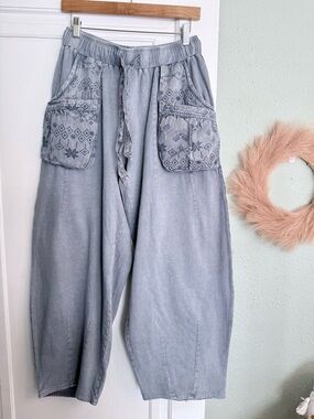 Easel Barrel Ankle Pants